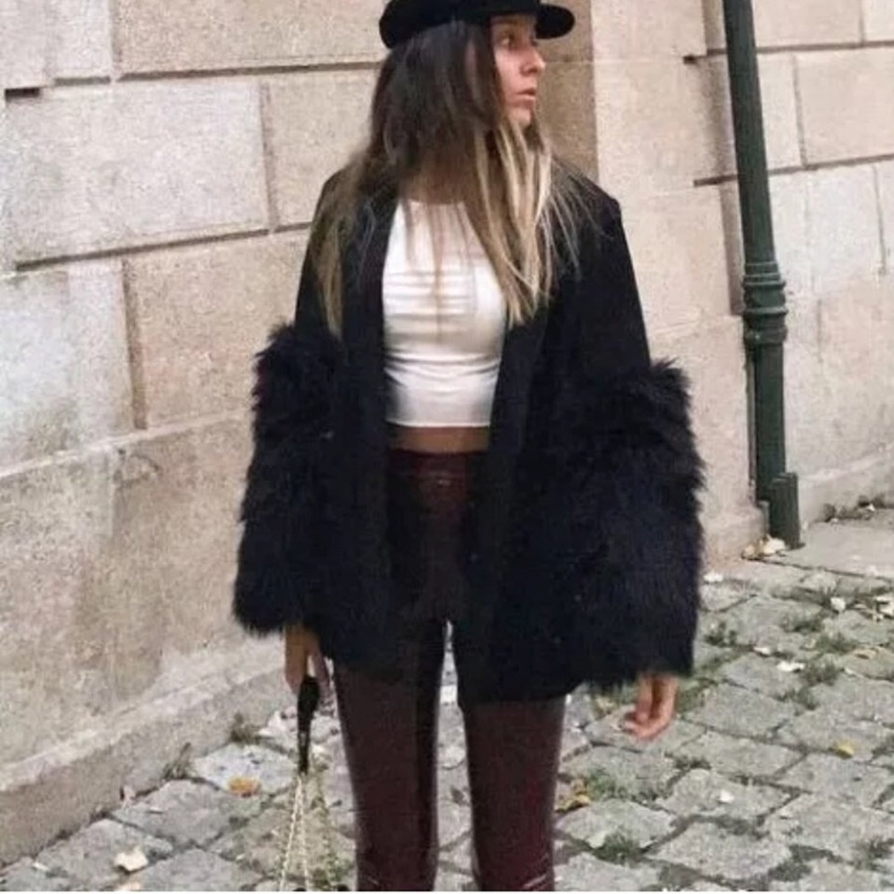 Zara || Faux Fur Sleeve Blazer